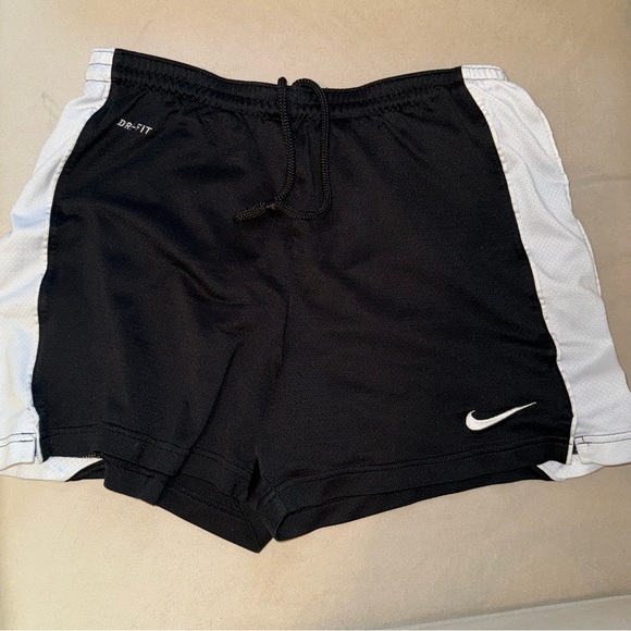 Nike Pants - Women’s Nike drawstring shorts size: small